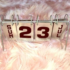 Super cute Modern Western style date keeper